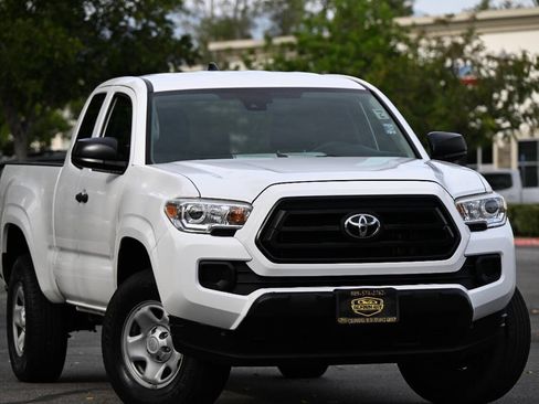 Used 2020 Toyota Tacoma SR RWD image 3