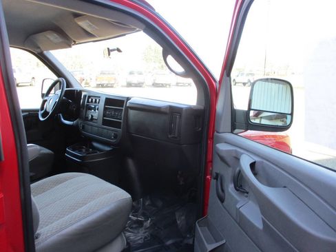 Used 2009 Chevrolet Express 3500 image 23
