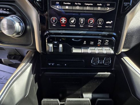 Used 2019 RAM 1500 Laramie AWD/4WD image 15
