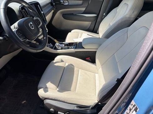 Used 2023 Volvo XC40 B5 Ultimate w/ Protection Package Premier image 8