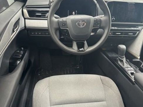 Used 2025 Toyota Camry LE w/ Convenience Package image 8