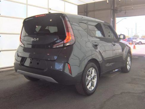 Used 2025 Kia Soul LX FWD image 3