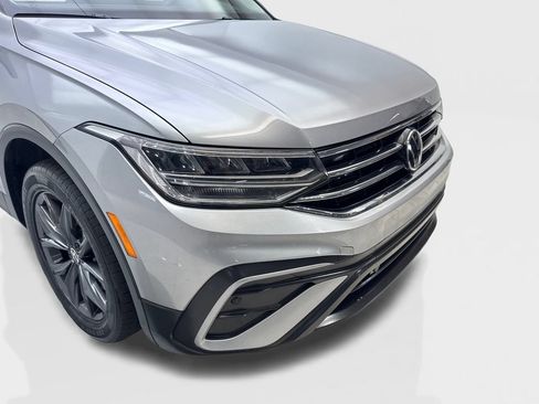 Used 2023 Volkswagen Tiguan SE w/ Panoramic Sunroof Package FWD image 17