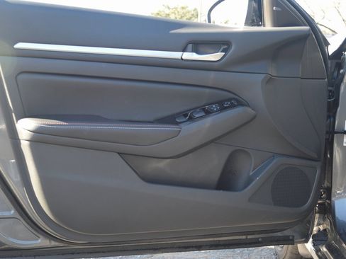 Used 2024 Nissan Altima 2.5 SR w/ SR Premium Package image 21