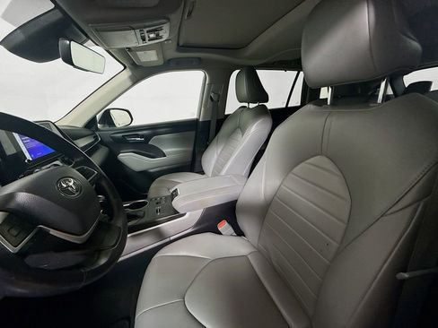 Used 2023 Toyota Highlander XLE AWD/4WD image 20
