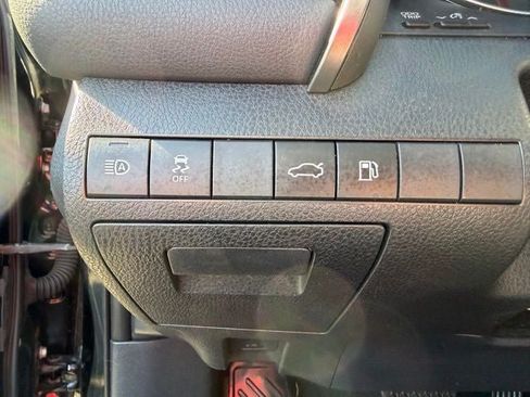 Used 2018 Toyota Camry XSE FWD image 18