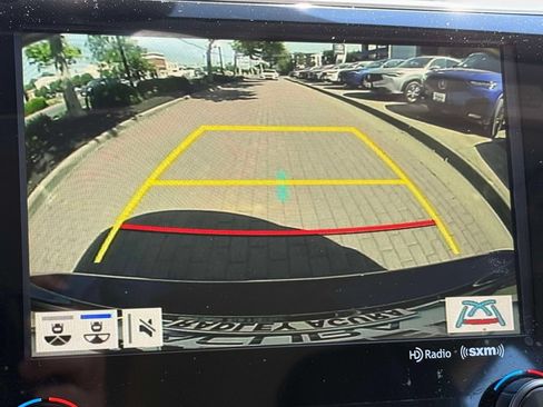 Used 2020 Toyota Camry XLE FWD image 17
