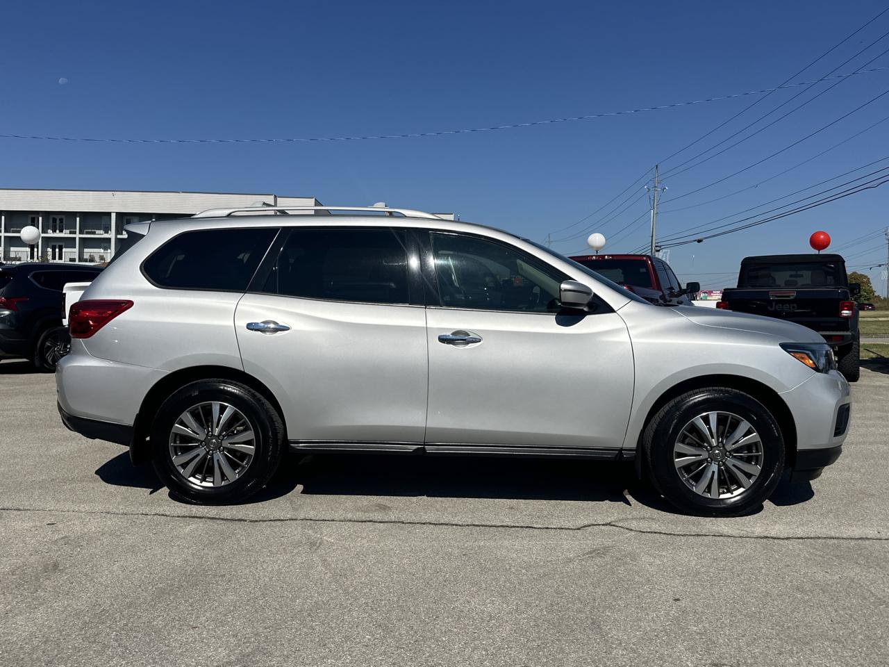 Used 2019 Nissan Pathfinder S FWD image 4