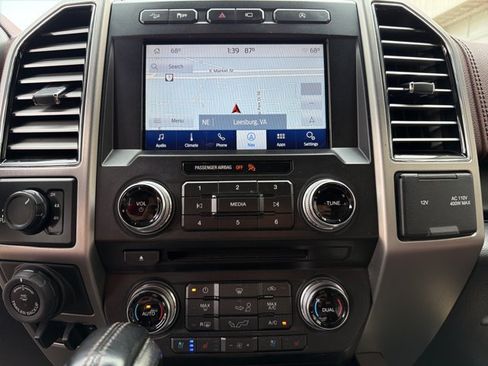 Used 2018 Ford F150 Platinum w/ Equipment Group 701A Luxury AWD/4WD image 19