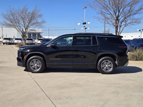 Used 2025 Chevrolet Traverse LT image 12