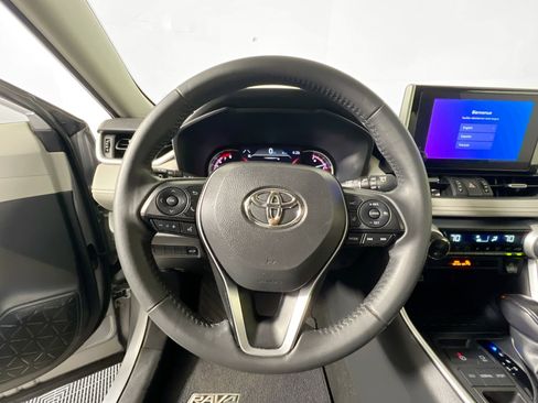 Used 2023 Toyota RAV4 XLE Premium image 17