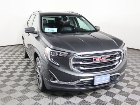 Used 2021 GMC Terrain SLT image 3