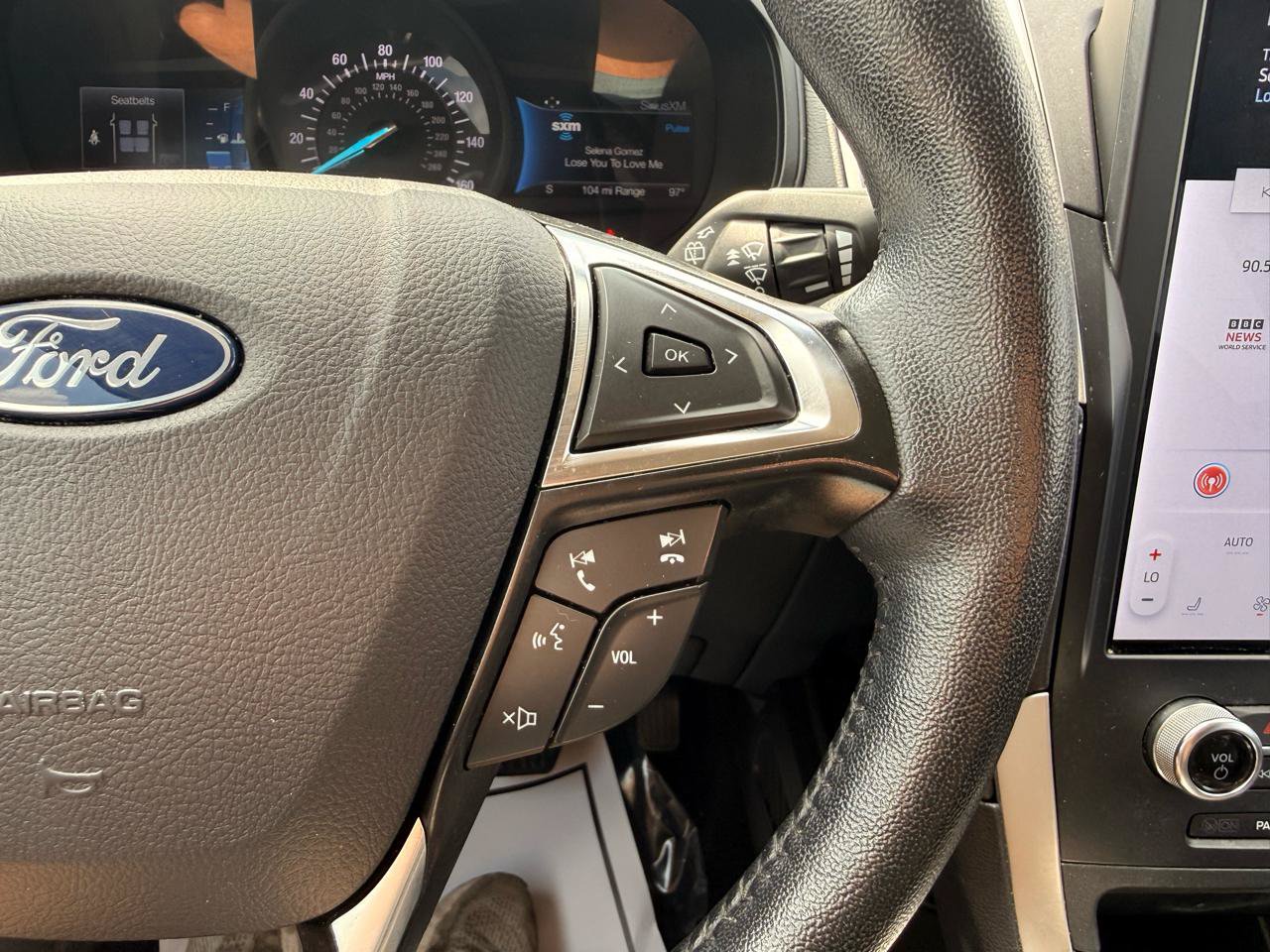 Used 2024 Ford Edge SEL AWD/4WD image 16