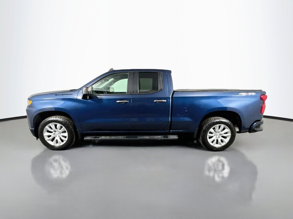 Used 2021 Chevrolet Silverado 1500 Custom w/ LPO, Dark Essentials Package AWD/4WD image 2