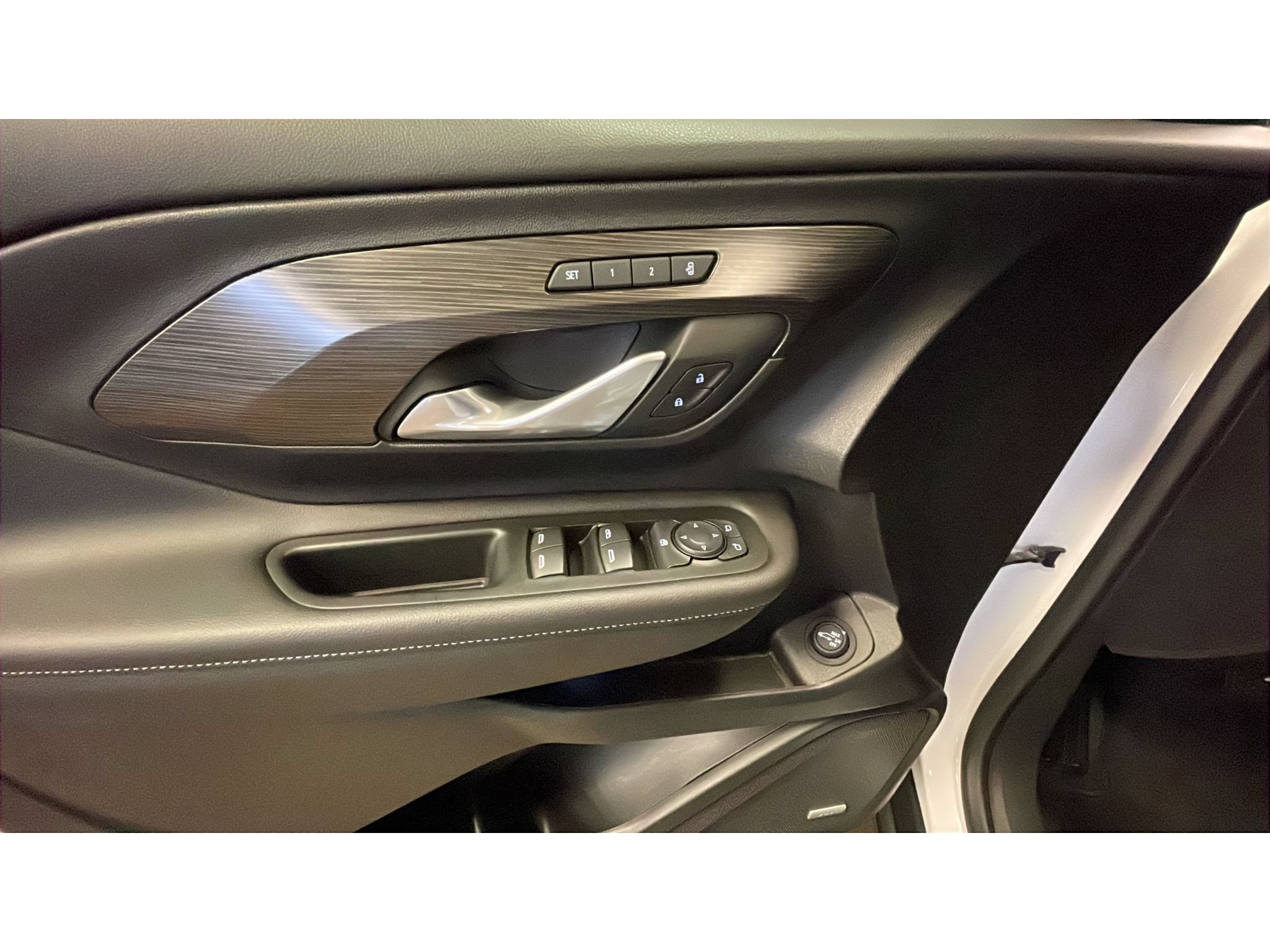 Used 2022 GMC Terrain SLT w/ Infotainment Package II AWD/4WD image 10