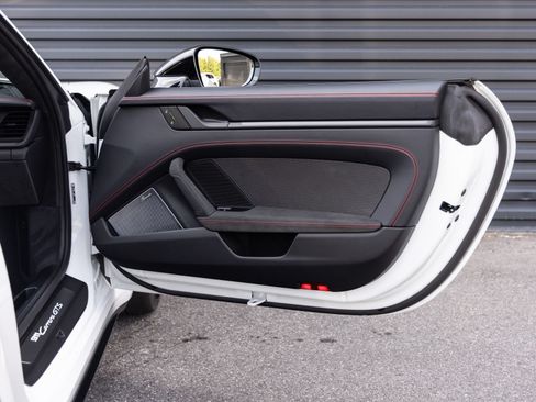 Certified 2025 Porsche 911 Carrera GTS RWD image 29