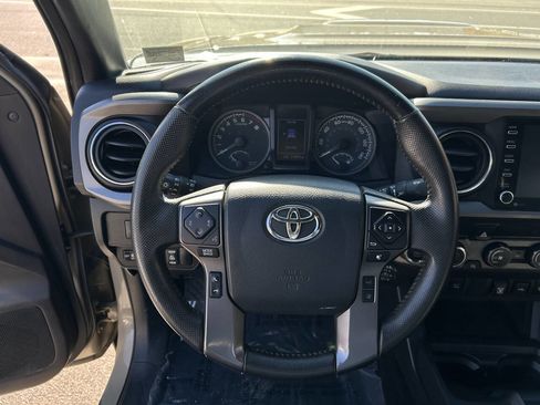 Used 2020 Toyota Tacoma 4x4 Double Cab image 10