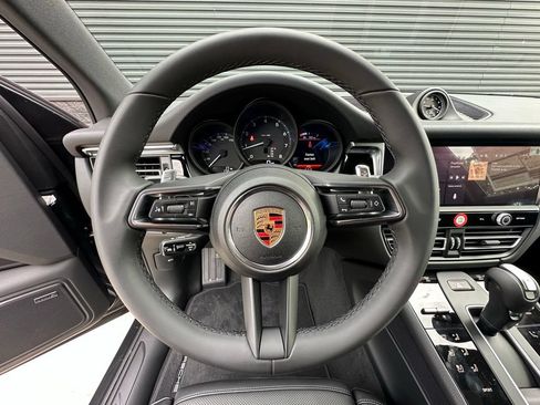 Used 2026 Porsche Macan AWD/4WD image 16