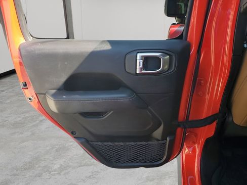 Used 2020 Jeep Gladiator Overland image 16