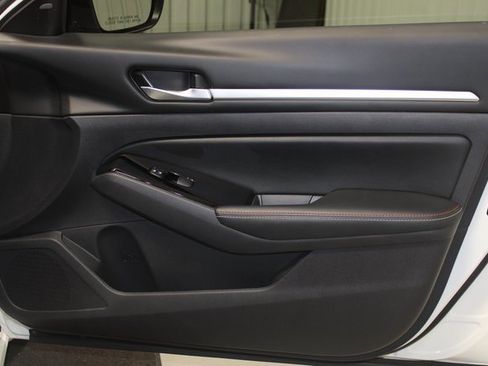 Used 2024 Nissan Altima 2.5 SR w/ SR Premium Package image 19