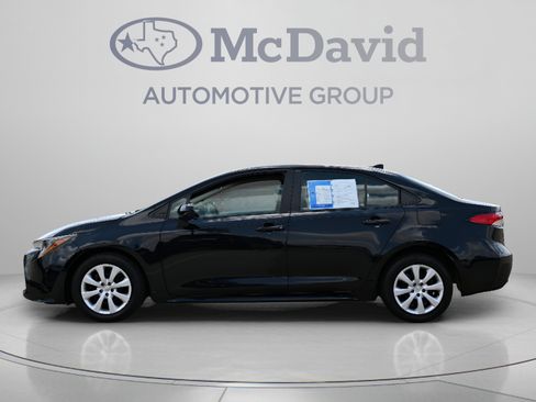 Used 2025 Toyota Corolla LE FWD image 2