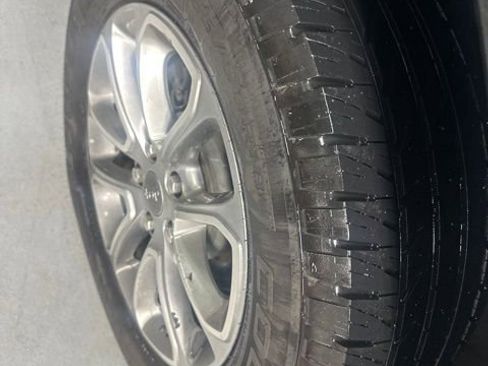 Used 2014 Jeep Grand Cherokee Limited AWD/4WD image 16