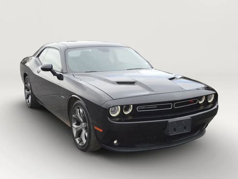 Used 2015 Dodge Challenger R/T Plus image 7