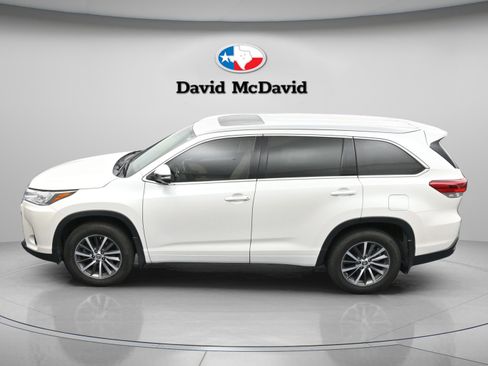 Used 2017 Toyota Highlander XLE AWD/4WD image 39