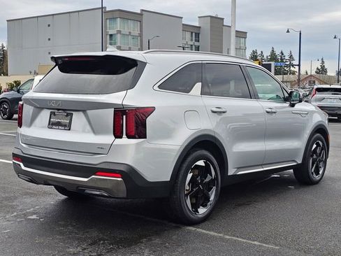Certified 2025 Kia Sorento EX image 6