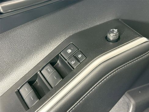 Certified 2025 Toyota Highlander LE FWD image 26