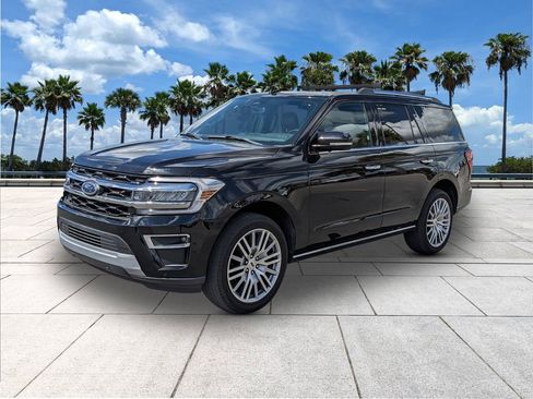 Used 2024 Ford Expedition Limited image 4