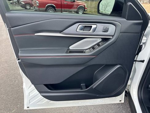 Used 2025 Ford Explorer ST image 25