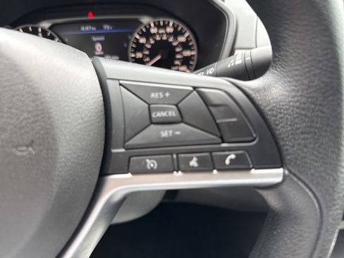 Used 2024 Nissan Altima 2.5 SV FWD image 12