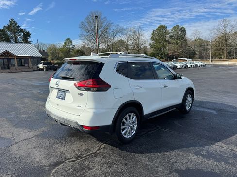 Used 2019 Nissan Rogue SV image 6