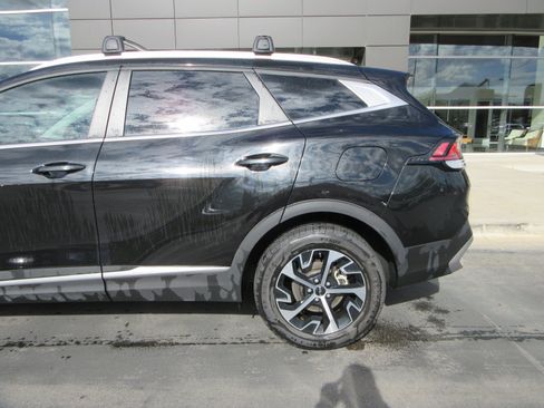 Used 2023 Kia Sportage EX AWD/4WD image 4