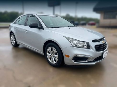 Used 2016 Chevrolet Cruze LS FWD image 9
