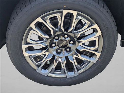 Used 2024 GMC Yukon Denali Ultimate AWD/4WD image 28