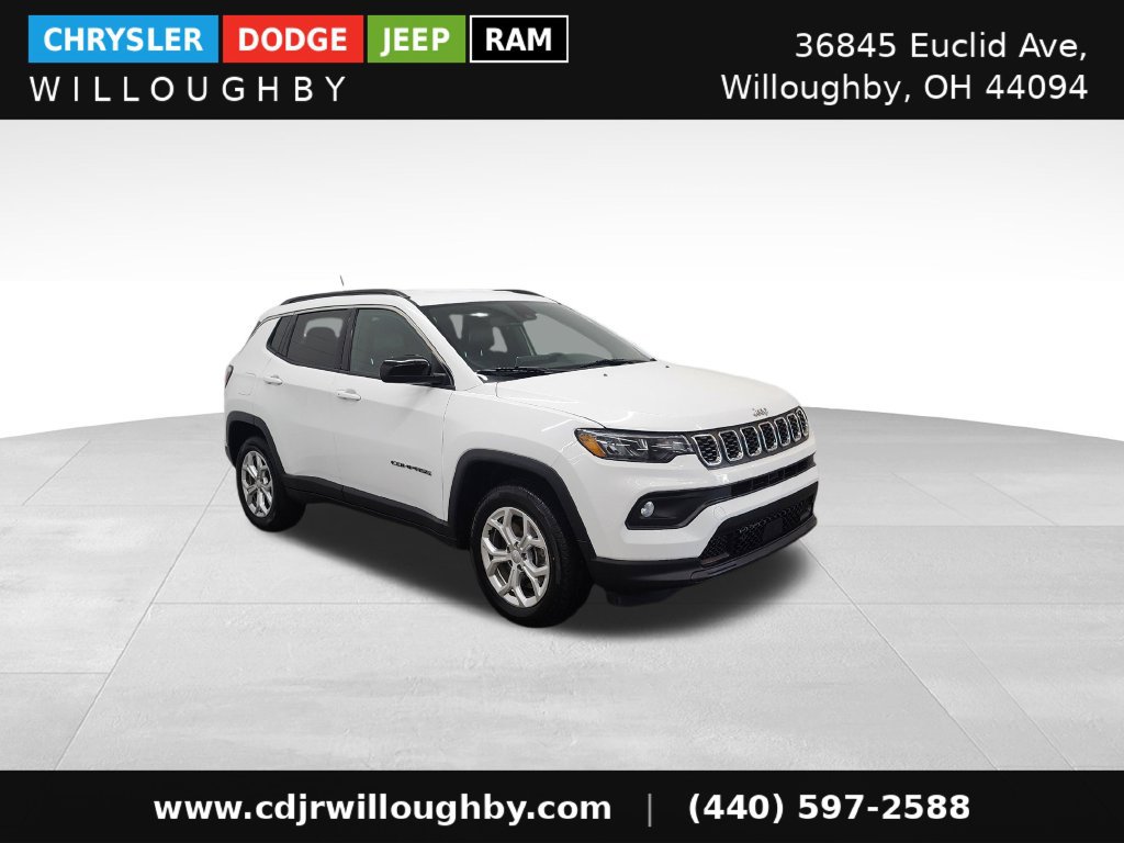 Used 2024 Jeep Compass Latitude AWD/4WD image 3
