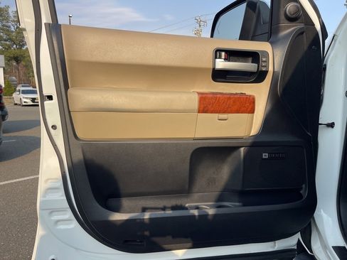 Used 2018 Toyota Sequoia Platinum image 24