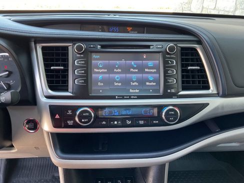 Used 2016 Toyota Highlander XLE image 24