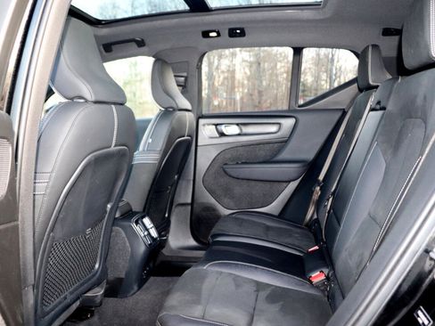 Used 2022 Volvo XC40 P8 Recharge Plus AWD/4WD image 32