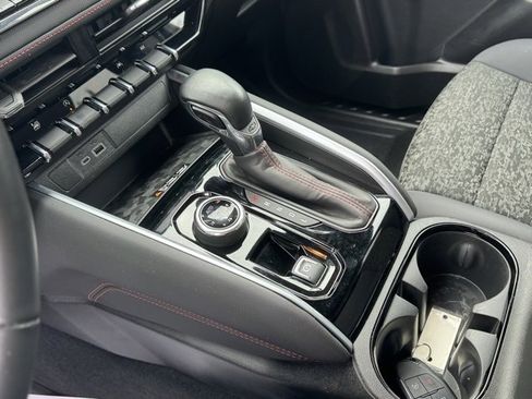 Used 2024 Chevrolet Colorado Z71 w/ Z71 Convenience Package 2 image 19