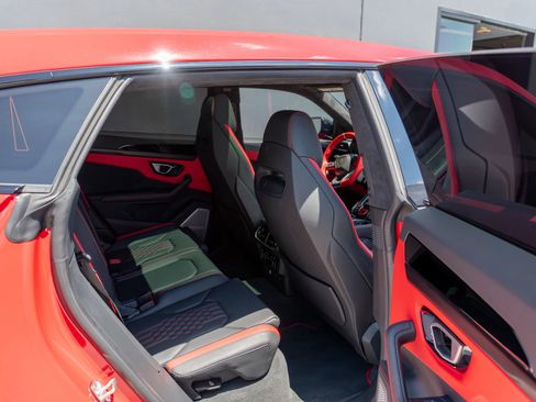 Used 2024 Lamborghini Urus S AWD/4WD image 57