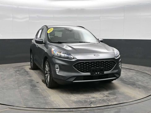 Used 2021 Ford Escape Titanium image 2