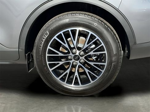 New 2025 Ford Escape SE w/ PHEV Premium Package image 43