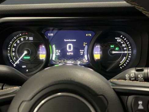 Used 2024 Jeep Wrangler Unlimited image 14