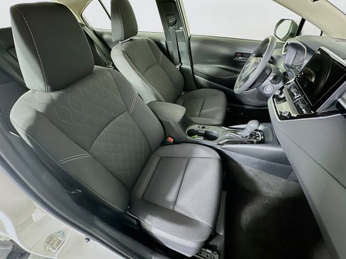 Used 2025 Toyota Corolla LE image 29