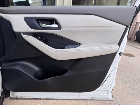 Used 2023 Nissan Rogue SV w/ SV Premium B Package image 19