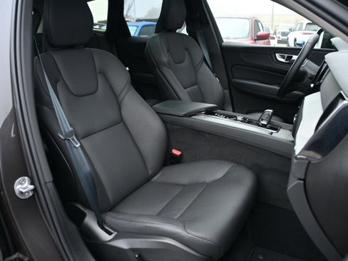 Used 2025 Volvo XC60 B5 Plus image 18