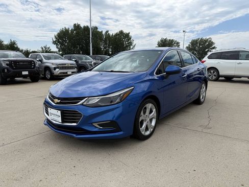 Used 2017 Chevrolet Cruze Premier FWD image 2